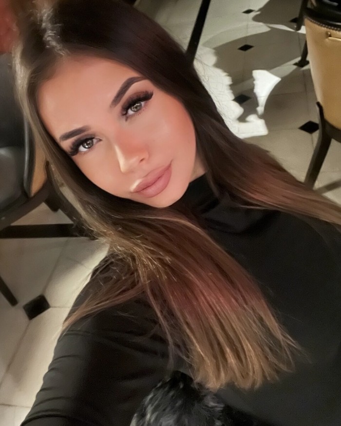 VICTORIA NUEVA CHICA UCRANIANA… PISO DISCRETO