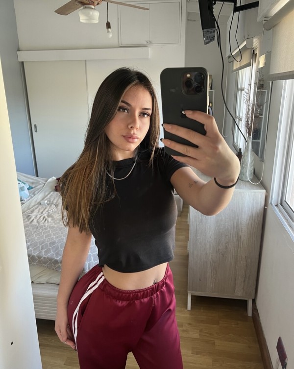 VICTORIA NUEVA CHICA UCRANIANA… PISO DISCRETO