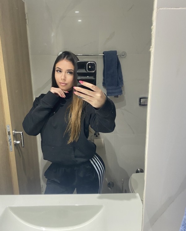 VICTORIA NUEVA CHICA UCRANIANA… PISO DISCRETO