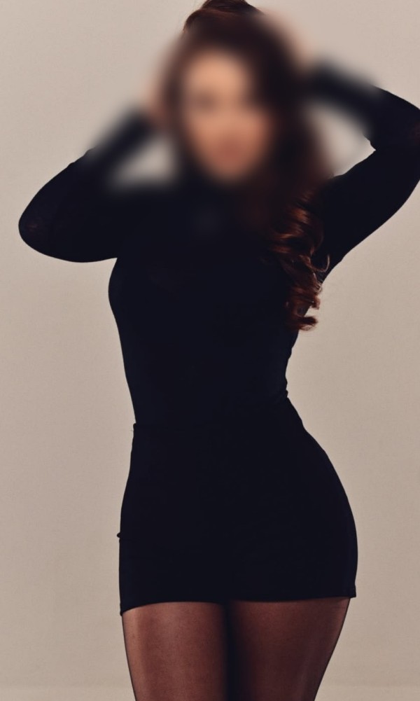MORENAZA GUAPÍSIMA FIESTERA Y MUY ALEGRE