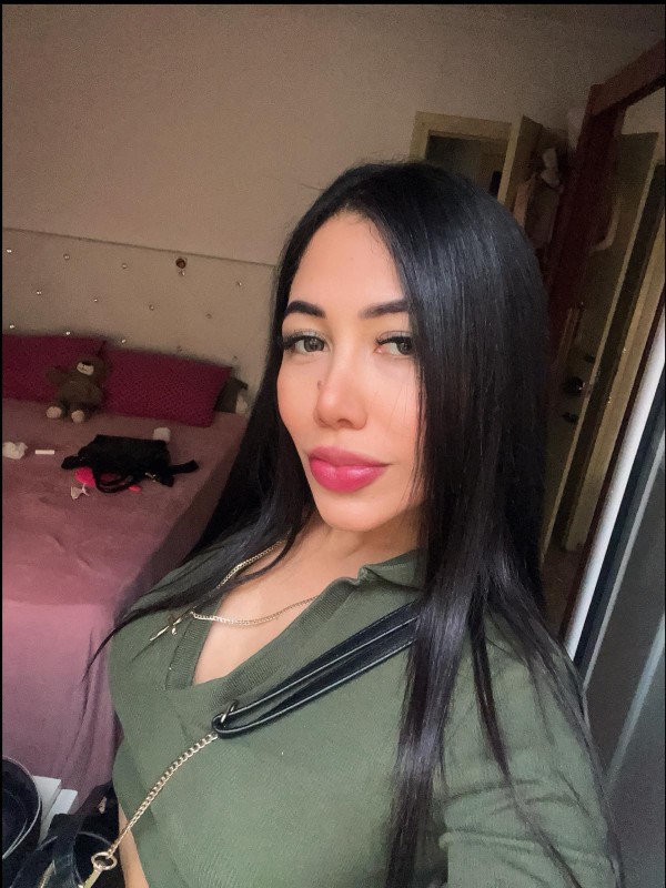 Candy hermosa latina , fiestera y multiorgasmica
