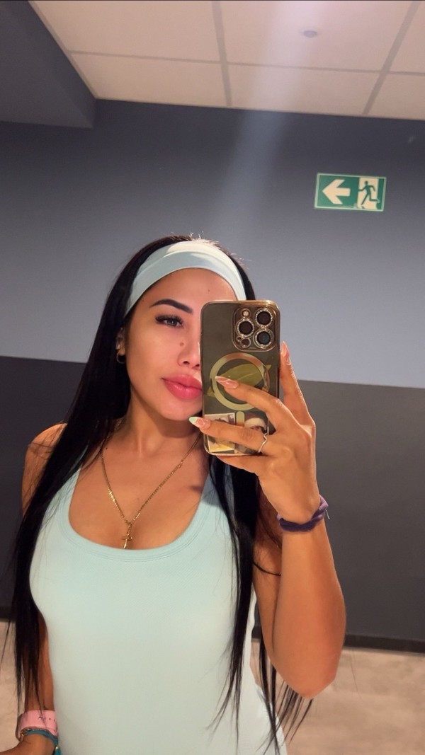 Candy hermosa latina , fiestera y multiorgasmica