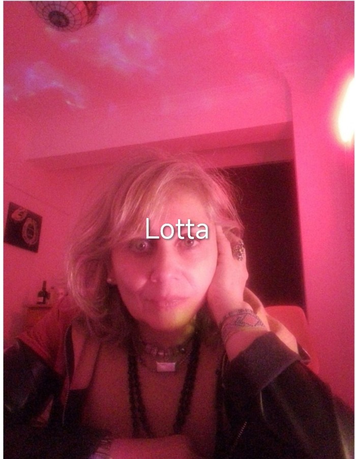 FANTASÍA CON UNA MILF DE 60? CONTESTO WHATSAPPS