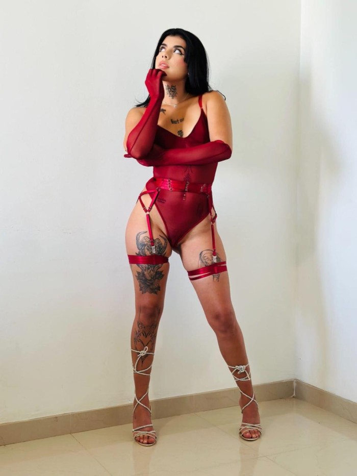 JOVENCITA FIESTERA CARIÑOSA Y MUY IMPLICADA