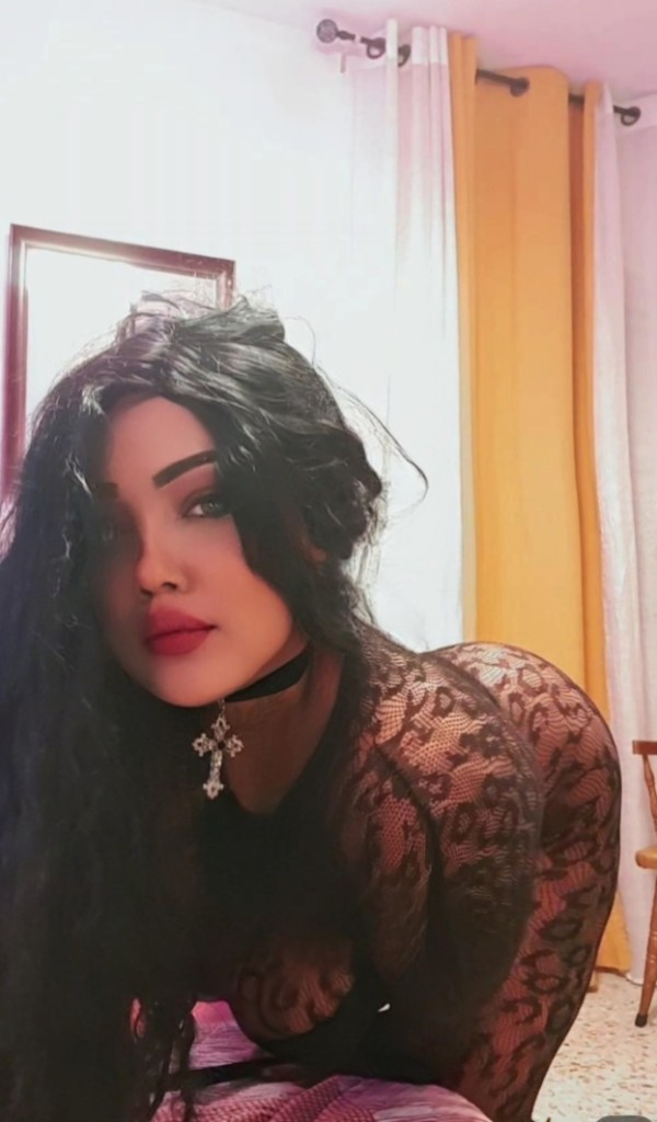 Mulata cubana boquita tragona , fiestera y cachonda en Oviedo