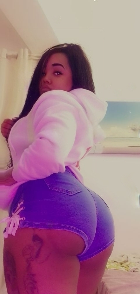 Mulata cubana boquita tragona , fiestera y cachonda en Oviedo