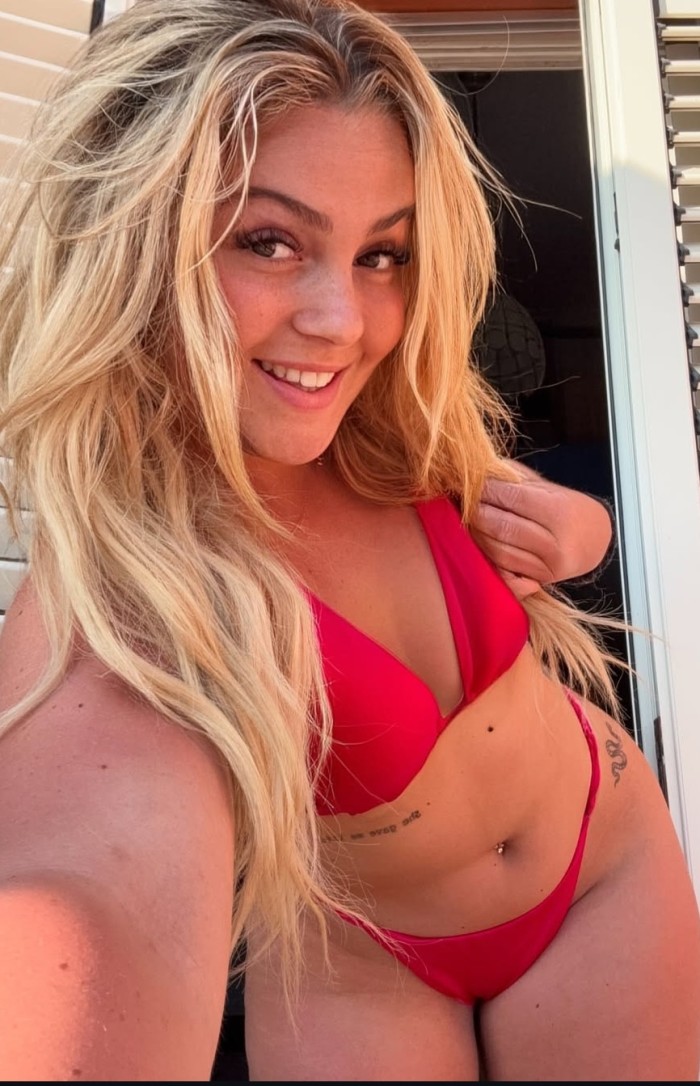 HOLA AMOR SOY UNA CHICA SIMPATICA TOY LA 24HR