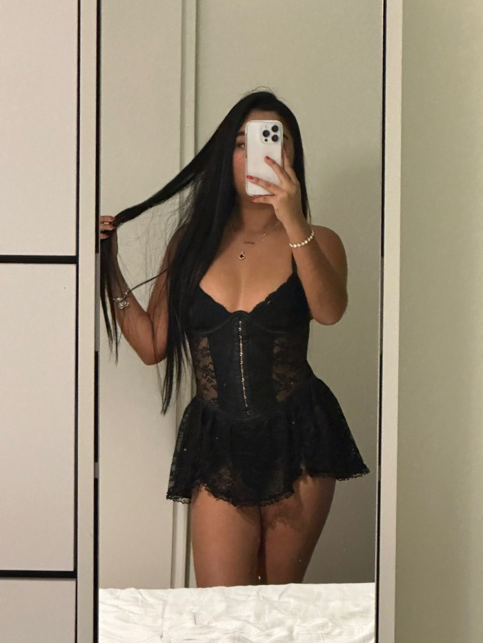 PRECIOSA Y CARIÑOSA EN EMPURIABRAVA