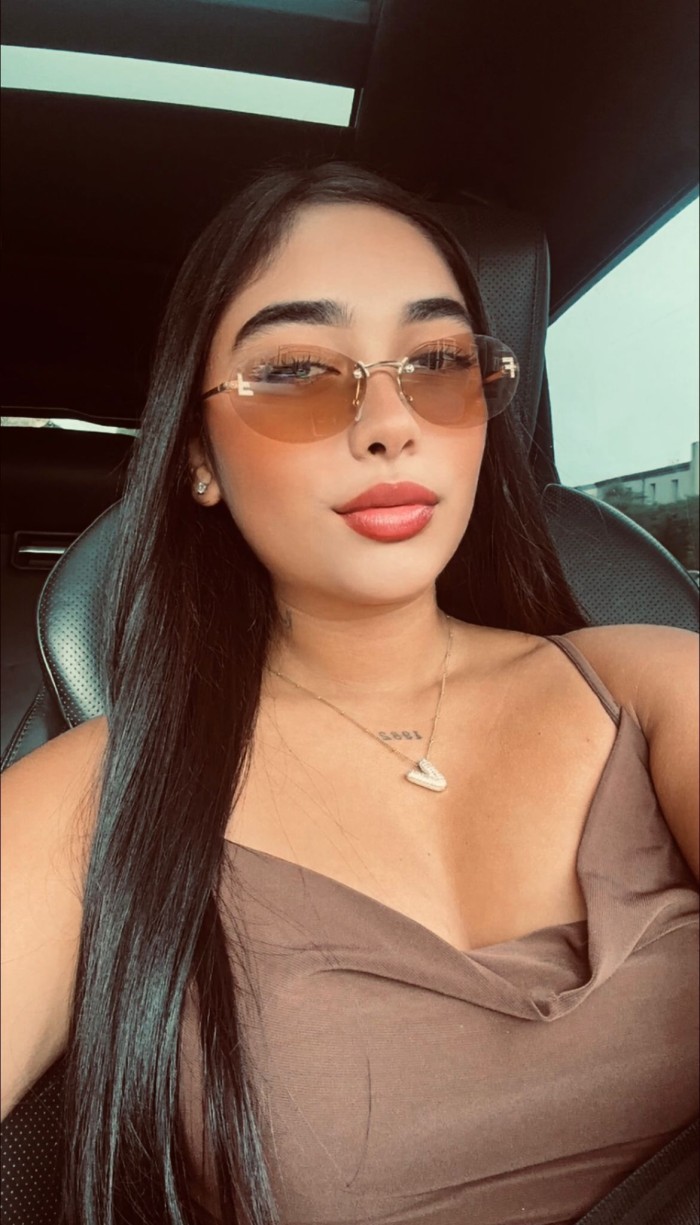 PRECIOSA Y CARIÑOSA EN EMPURIABRAVA