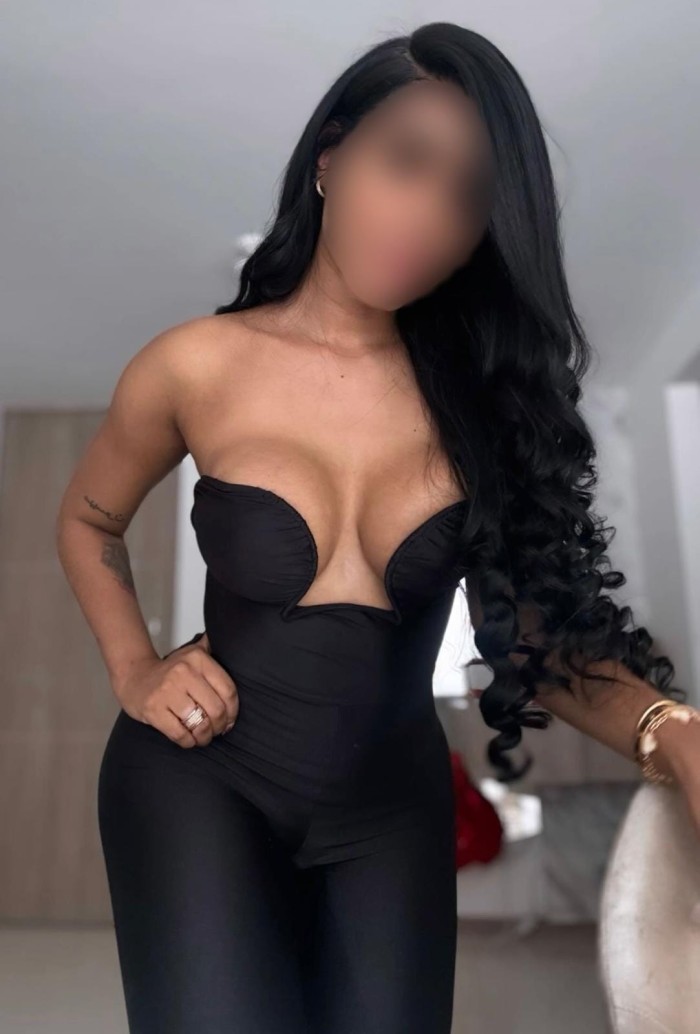 SERE TU ADICCION ENCANTADORA MUJER EXÓTICA