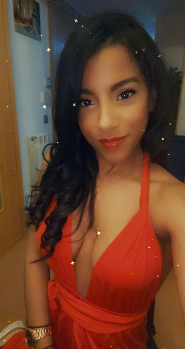 Vichy morenaza fiestera con una amiguita ANahomy