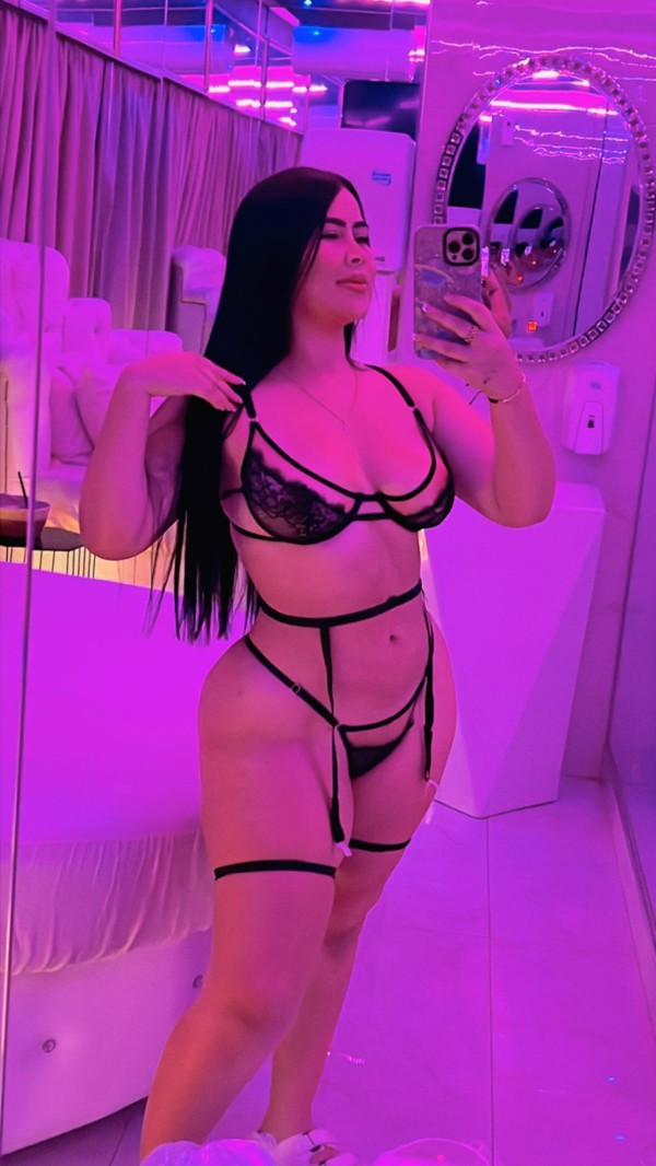 HERMOSA LATINA FIESTERA MUY SENSUAL Y MORBOSA..!!