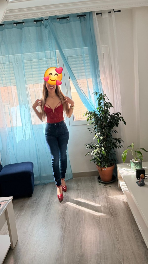 JOVENCITA COQUETA MUY PUTITA COMO TE CUSTA A TI !