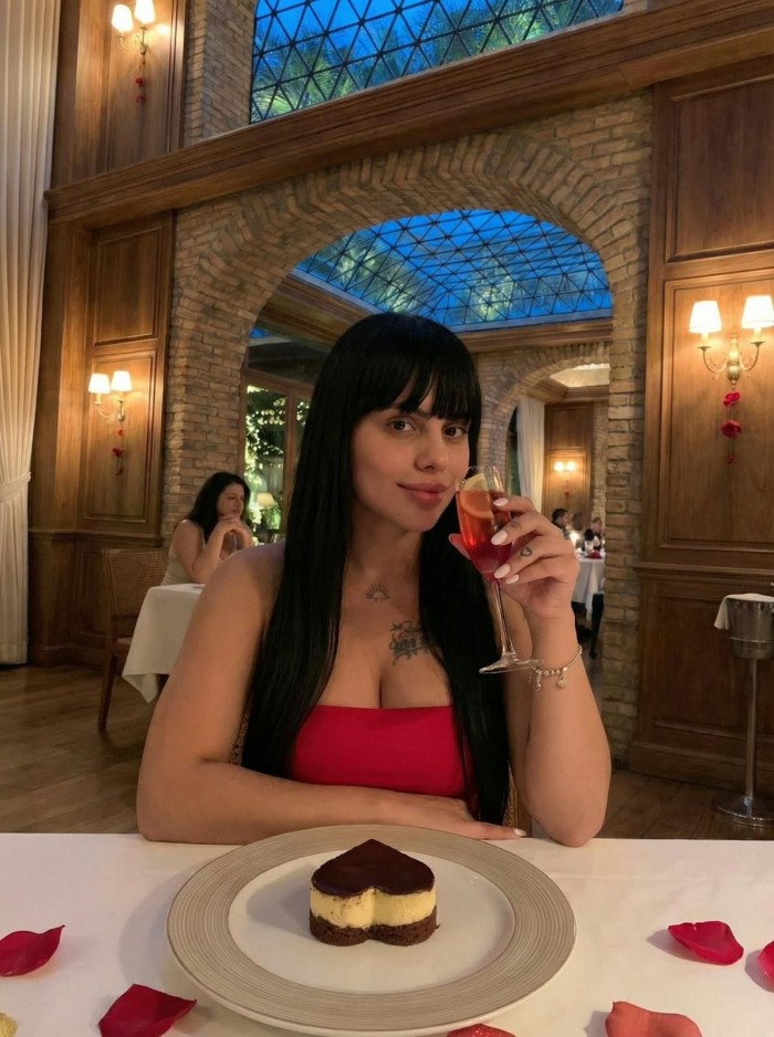 ANA ESPAÑA DULCE CARITA DE ANGEL CULAZO DE DIABLA