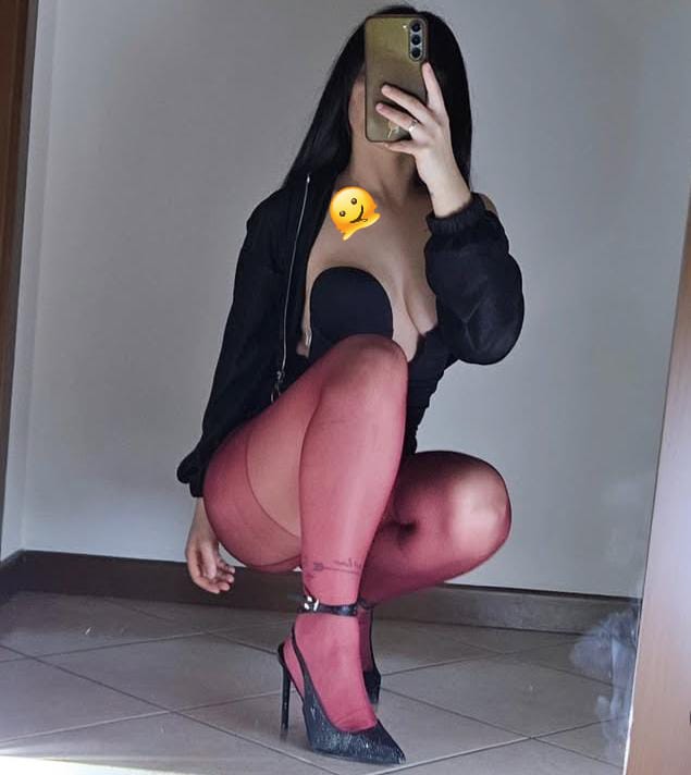 Stefani en la linea cachonda fiestera