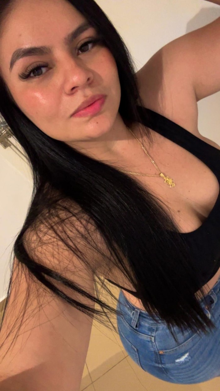 Exótica implicada terminación facial y en pechos