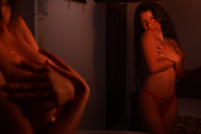 COLOMBIANA DELGADITA Y CACHONDA