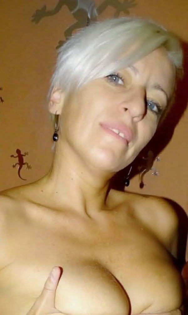 GUAPA&BUENA.SOLO PARA CABALLEROS ELEGANTES