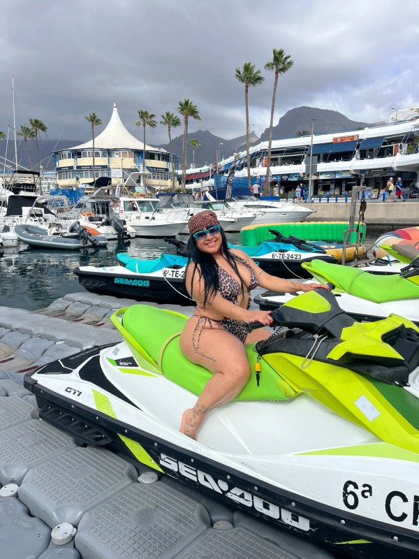 RICA CHICA CURVY LATINA PRIMERA VEZ EN MÁLAGA