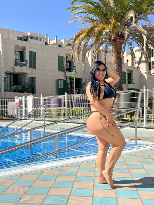 RICA CHICA CURVY LATINA PRIMERA VEZ EN MÁLAGA