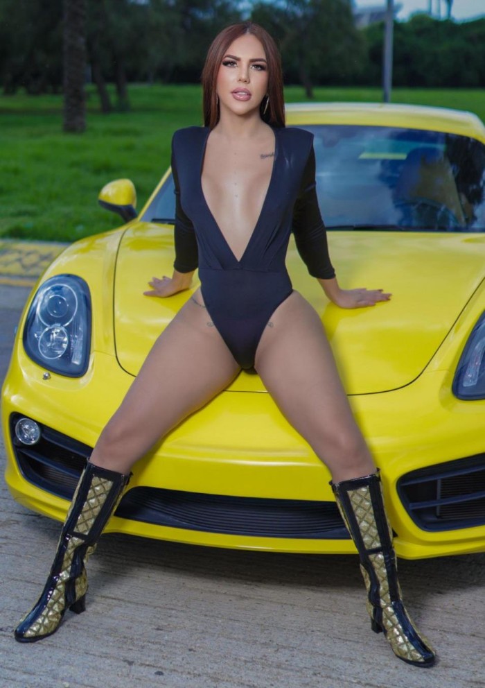 POLLONA Y FIESTERA  XXL