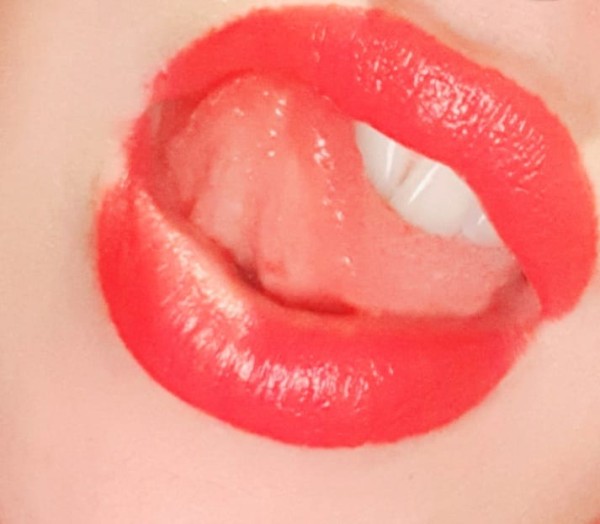 CATALANA DE LUJO EXPLOSIVA Y SIN LIMITES