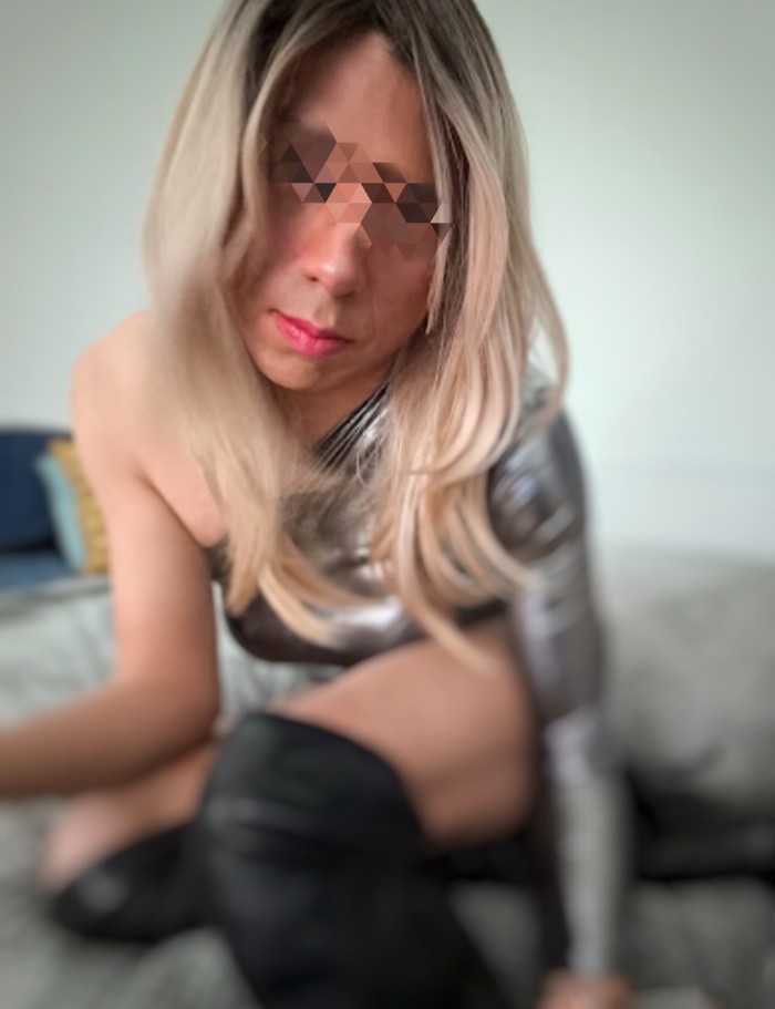 I give proper sloppy, spitty blowjobs