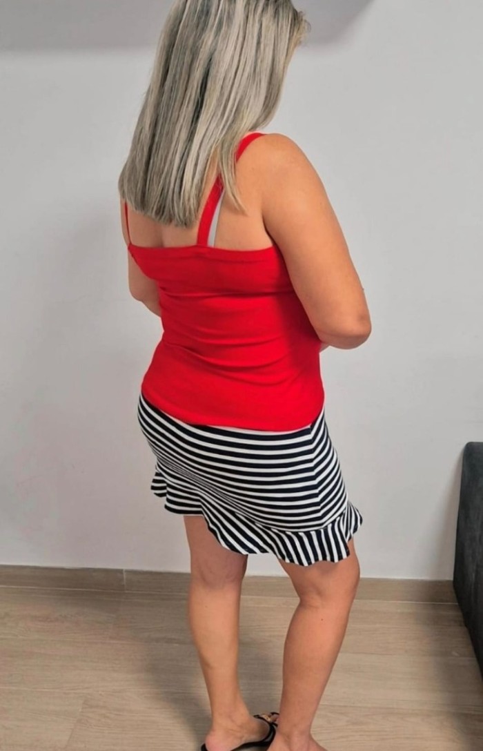 MUJER DESEOSA CON GANAS DE SEXO COMPLACIENTE