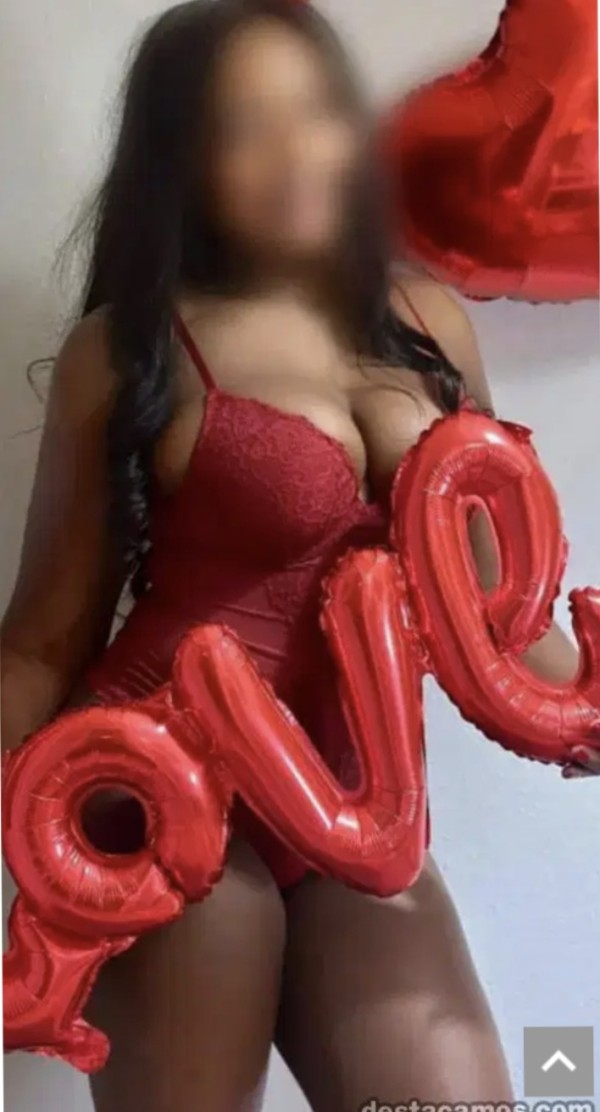Bomba de sexo fiestera a tope lujuria ardiente