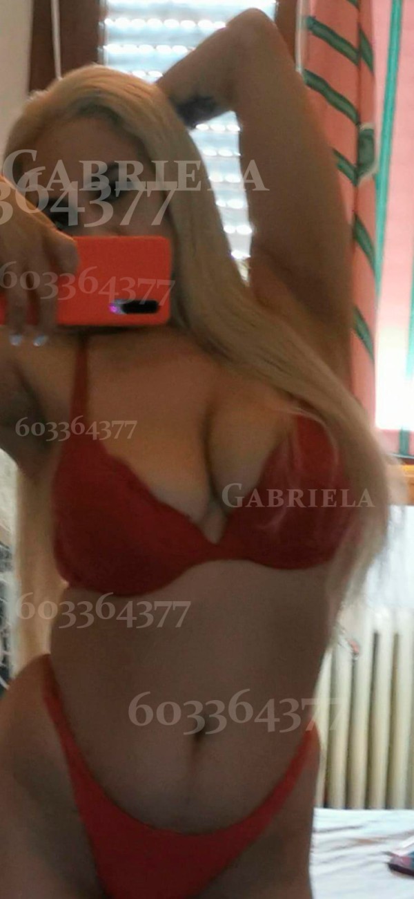 MILF cachonda y fiestera por la zona de Abando