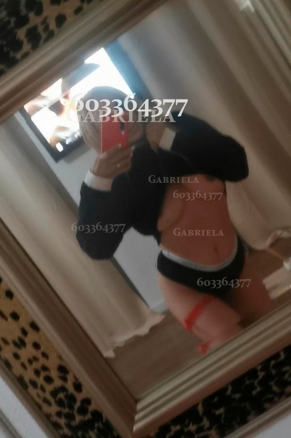MILF cachonda y fiestera por la zona de Abando