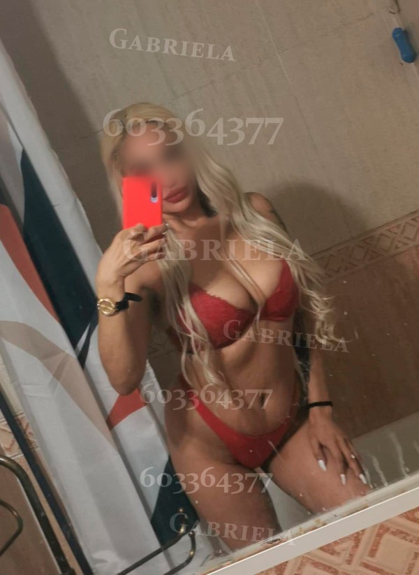 MILF cachonda y fiestera por la zona de Abando