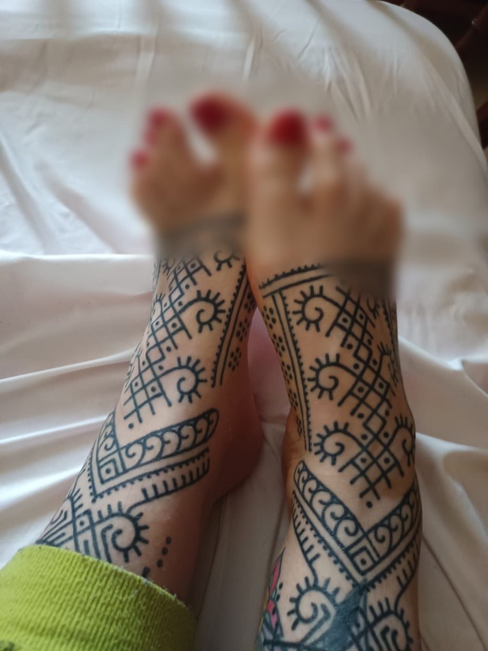 ESPAÑOLA, TATUADA , CON LA LENGUA BIFIDA (zona Vialia)