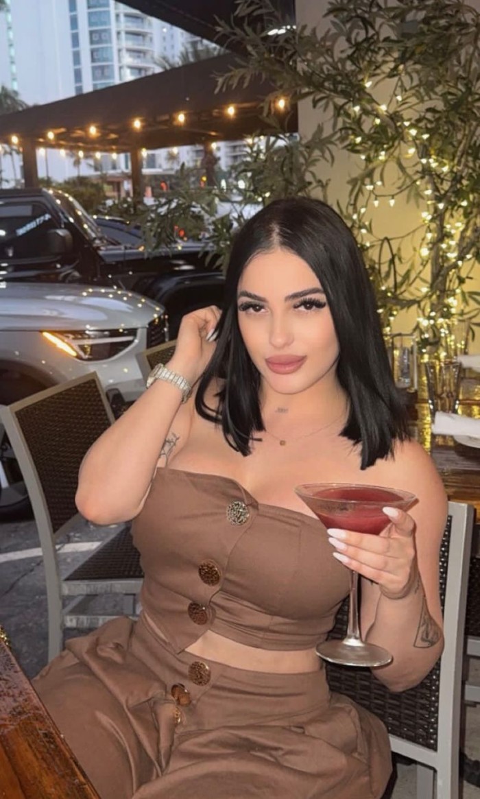 ARDIENTE SENSUAL COMPLACIENTE SEXO ADICTIVO