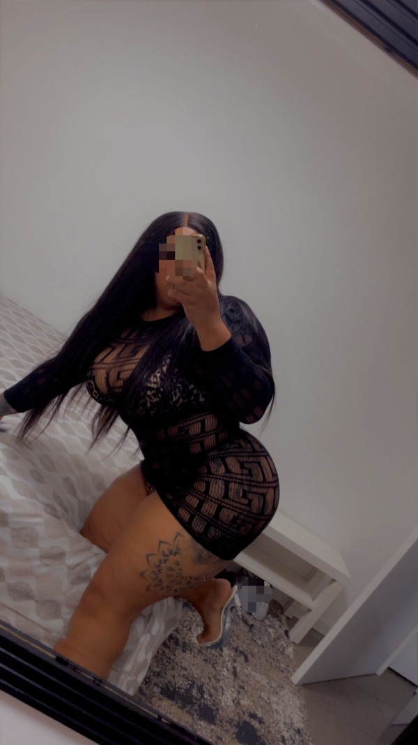 DIOSA DE EBANO REINA DEL SQUIRTING Y FRANCES NATURAL FIESTERA LAS 24/7