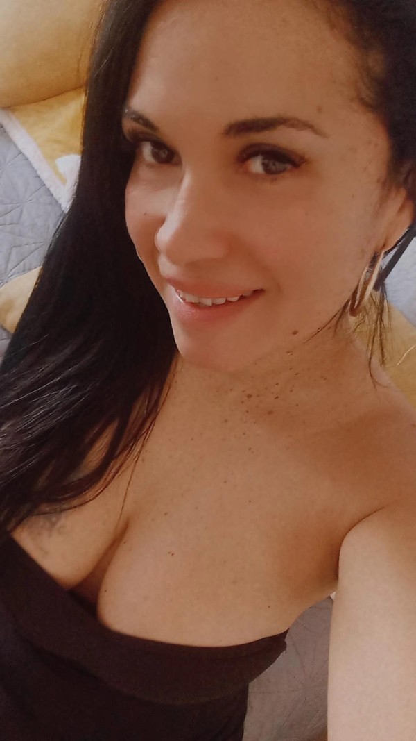 NAHIA, RICA LATINA. ESTOY CALENTITA