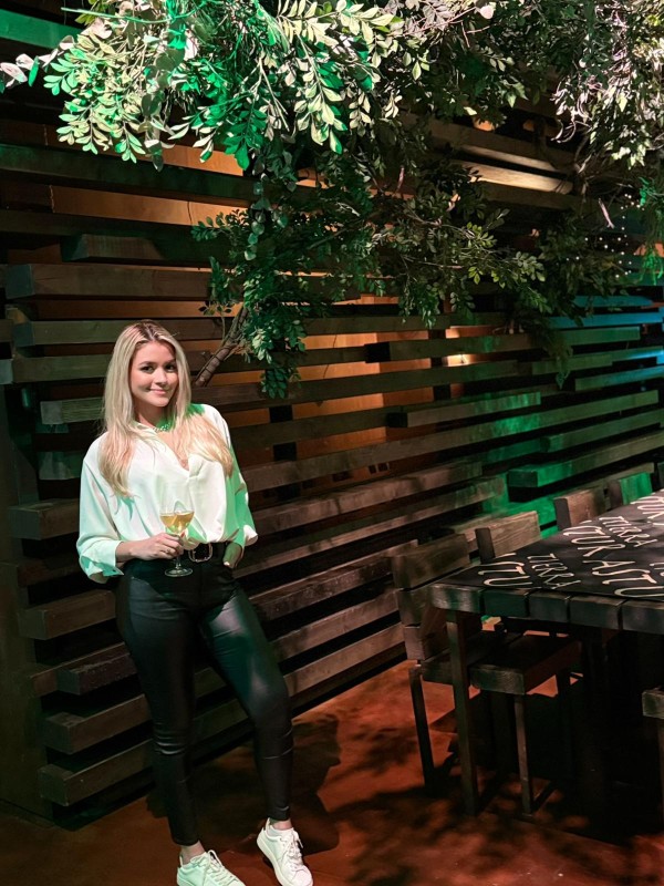 BRUNA . SENSUAL Y COMPLACIENTE. RUBIA INFARTANTE