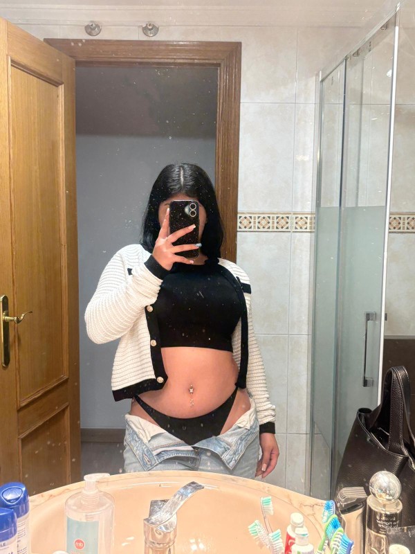 EMILY CAÑON EN LA CAMA SOY TU DIABLITA