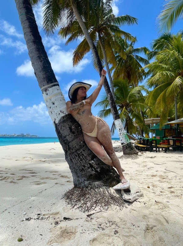 SEXY PERVERSA ARDIENTE CHIQUILLA DE CURVAS UNICAS PARA TU PALADAR NOVEDAD