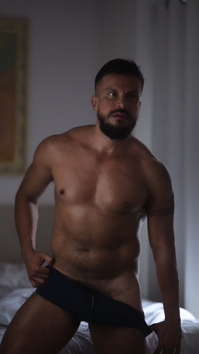 NOVEDAD, COMPLACIENTE, EDUCADO y muy travieso