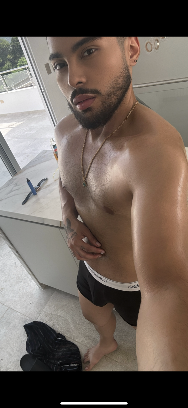 Chico majo agradable vicioso y fiestero