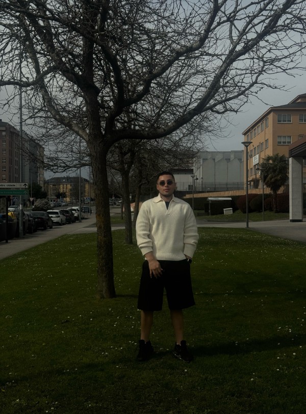 Gigoló cachondo muy guarro, puto, fiestero a tope