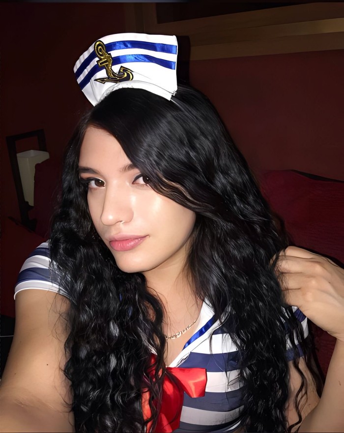 Chica trans caliente dotada