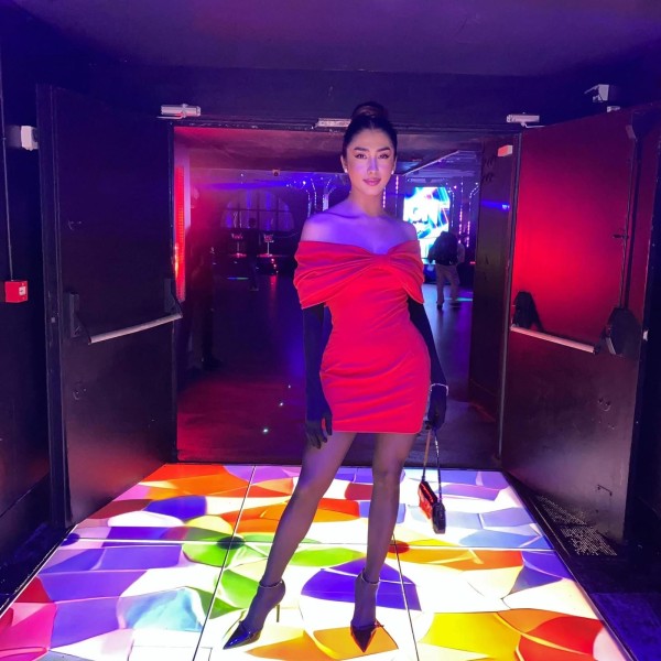 Chica tailandesa nueva en la ciudad