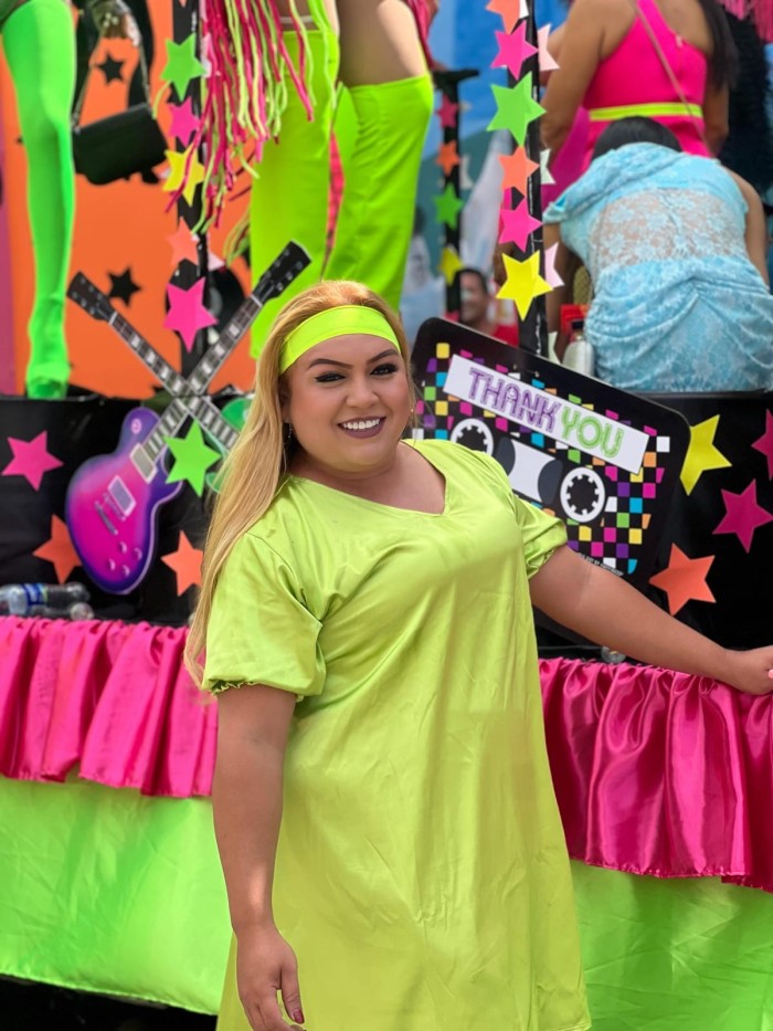 Rubia latina ardiente sin límites