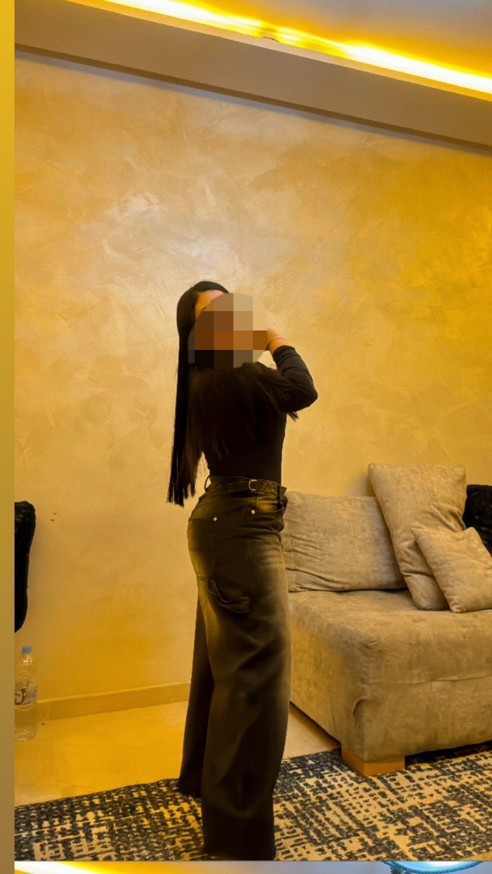 TREMENDA ZORRITA TRAGONA CON GANAS DE COMER POLLAS