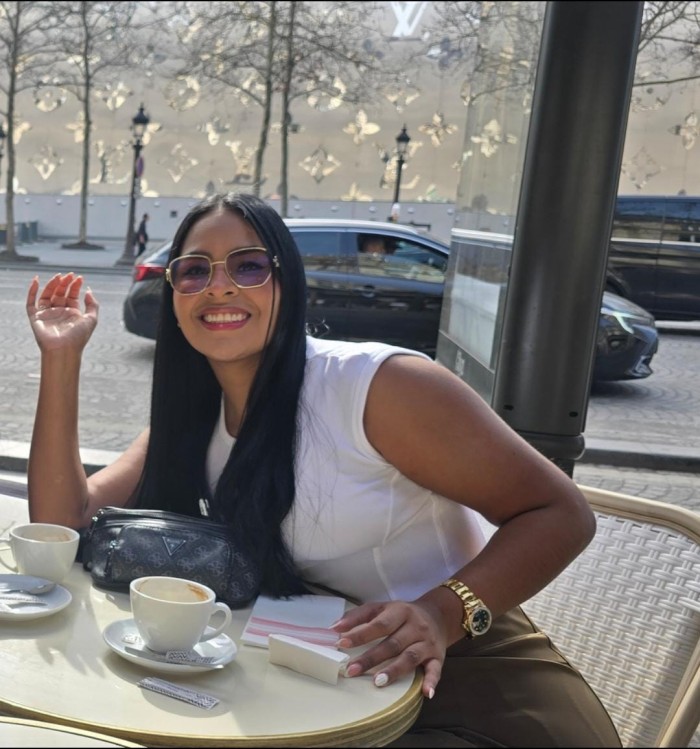 MORENA ARDIENTE, EXTROVERTIDA Y CON GANAS DE SEX