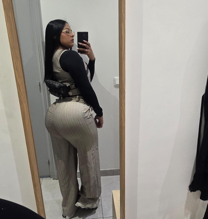 MORENA ARDIENTE, EXTROVERTIDA Y CON GANAS DE SEX