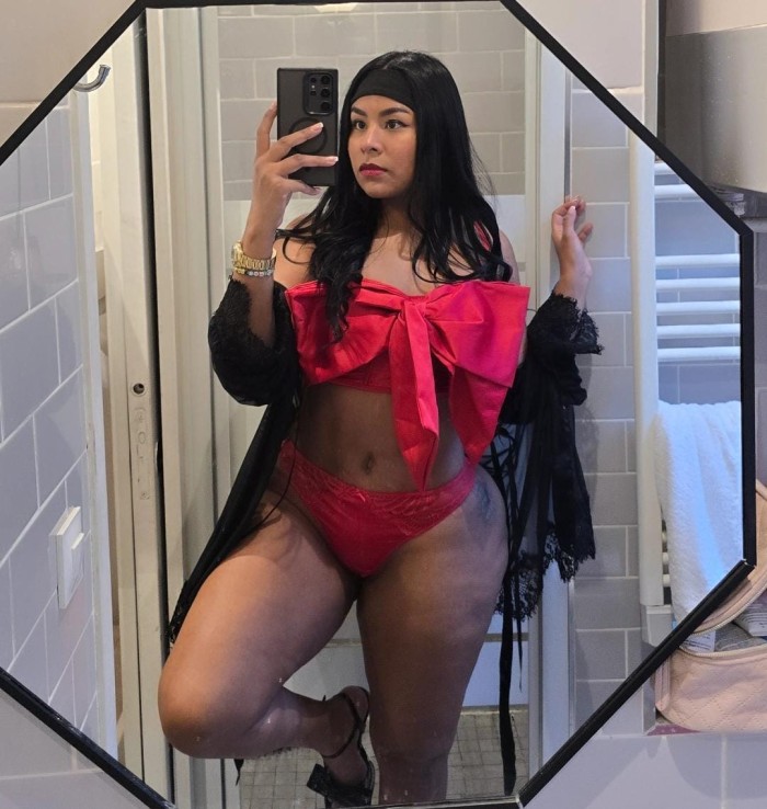 MORENA ARDIENTE, EXTROVERTIDA Y CON GANAS DE SEX