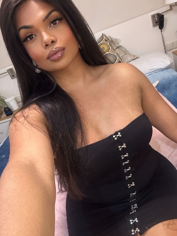 NOVEDAD EN BILBAO CHICA TRANS POLLONA COMPLACIENTE